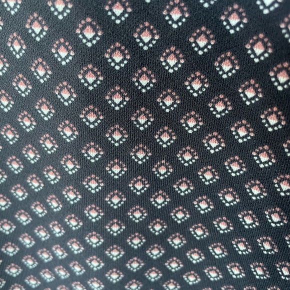 Adrianna Papell Slight Puff Sleeve Black Top with Pink & White Diamond design-M - Picture 5 of 9